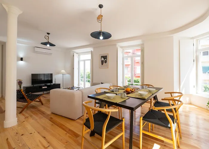 Sunny Lisbon Apartments By Soulplaces
